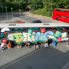 6f8967de-902b-4bb2-8c44-95a67207ac7c Bus Graffiti Werbung der Einlaukslisten-App Bring!